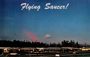 Cartolina Disco volante sopra zona residenziale Camarillo California vista 1957 - Foto 1 di 2