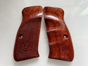 Nueva empuñadura de madera dura para tirador derecho compacto a cuadros y dedos CZ 75/85 PCR/D - Imagen 1 de 3