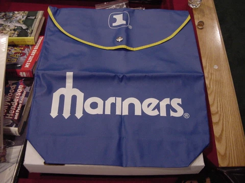 VERY RARE 1970's Seattle Mariners SGA Back Pack, MINT IN PLASTIC!! Cover