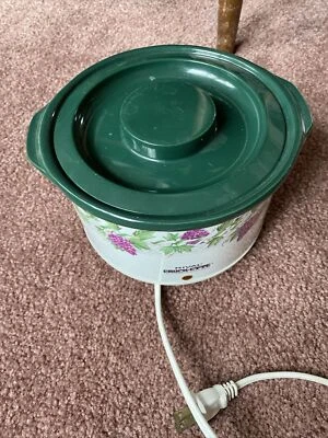 RIVAL Crock-ette Grapes Ivy 1 Quart Slow Cooker Mini Crock Pot Model 3205 - Image 1 of 4