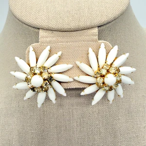 Vintage Judy Lee Milchglas Ohrringe Blumenform klar Strass Clip On - Bild 1 von 7