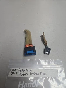 2007 - 2011 Dodge Nitro Driver Side Window Control Switch Plugs WS02632 - Picture 1 of 4