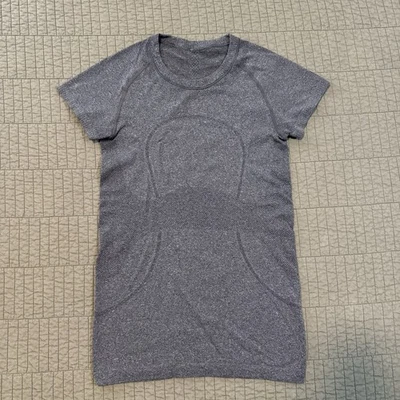 Lululemon T Shirt Women's 6 Purple Metal Vent Tech Short Sleeve Running Workout - Image 1 of 4