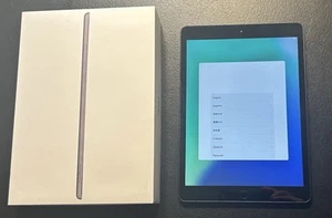 iPad 7th Generation 32gb Factory Reset Space Gray w/ Box & Cable / Power Adapter - Afbeelding 1 van 7