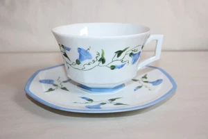 Déjeuner en porcelaine de Limoges, peint main décor liseron bleu, dia. 12 cm - Picture 1 of 9