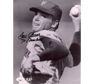 Tom Seaver Signed New York Mets Unframed 8x10 B&W MLB Pitching Photo -Franchise - Picture 1 of 3