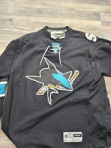 San Jose Sharks Vintage Reebok Trikot Schwarz SJ Schultern Herren Gr. (XXL) NHL Selten - Bild 1 von 6