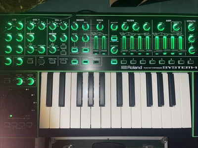 Roland Aira System 1 Plug Out Synthesizer - Bild 1 von 4