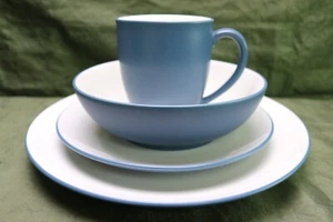 Noritake COLORWAVE BLUE 8484 Coupe 4 PC Place Setting Round Plates Bowl Mug - Picture 1 of 3