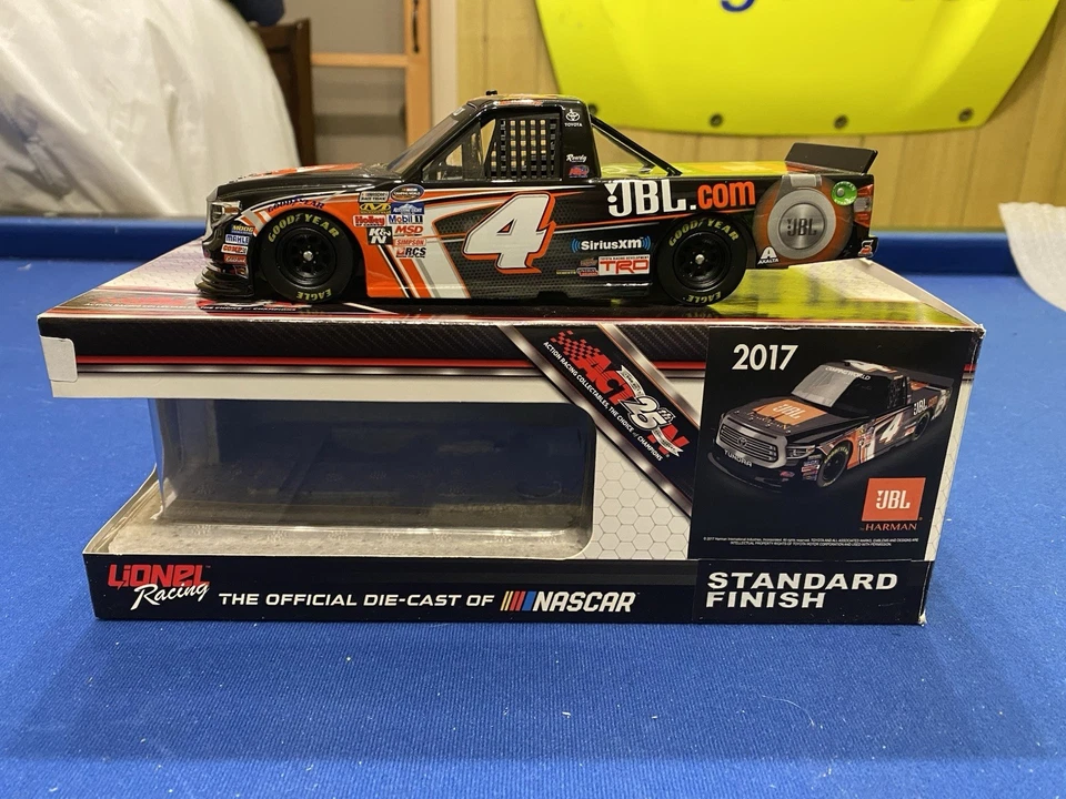 2017 Christopher Bell #4 JBL Toyota Tundra 1:24 NASCAR литая KBM — 1 из 523 - Изображение 1 из 4