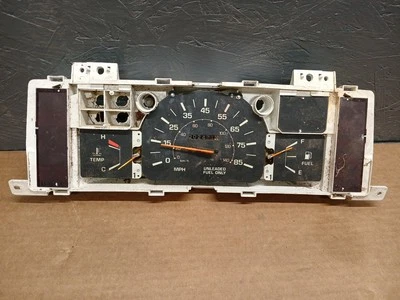 Cuadro de instrumentos Toyota Pickup 4Runner 22R 1984-1988 sin tacómetro OEM Foto 1 de 4