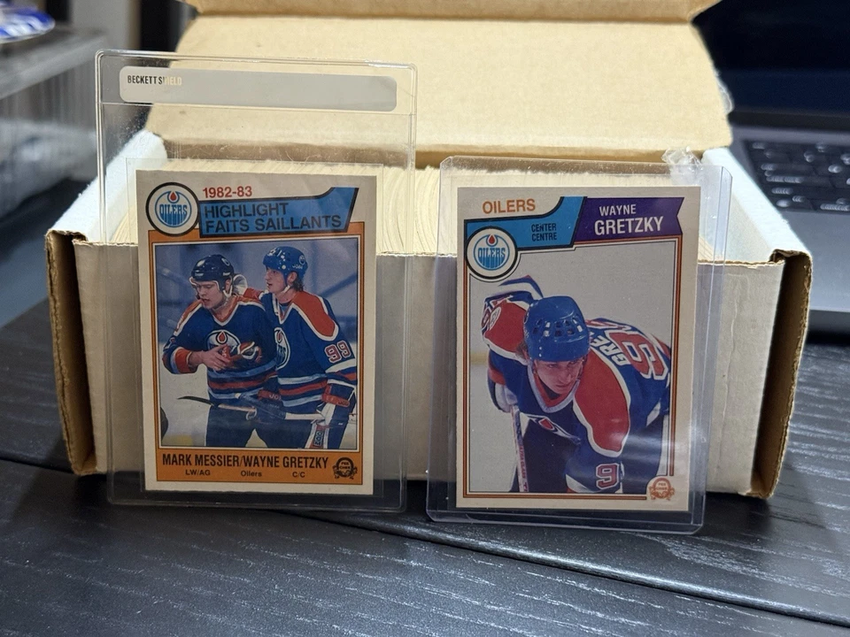 1983-84 O-Pee-Chee Hockey juego completo 396 cartas casi nuevo/como nuevo 3 tarjetas de novato de la corte Foto 1 de 4