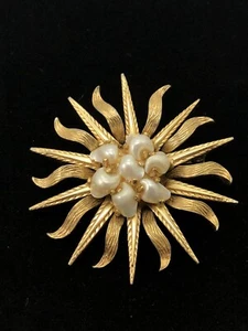 Vintage Sunburst Marcel Boucher Baby Zahn Perlen goldfarbene Brosche #933 - Bild 1 von 5