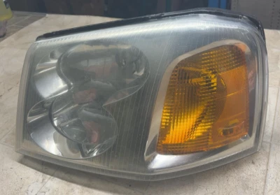 Conjunto de faros delanteros izquierdo lado conductor GMC ENVOY LH 2002-2009 Foto 1 de 4