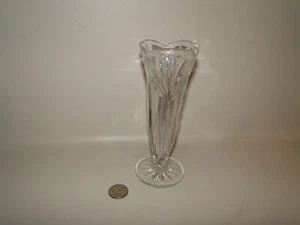 Heavy Crystal Glass Fan Pattern Bud Vase, 6 3/4" Tall - Picture 1 of 6