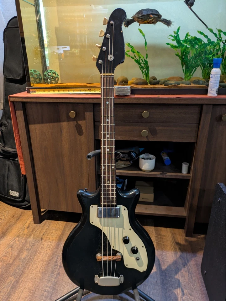 Bajo de bolsillo Supro Foto 1 de 4