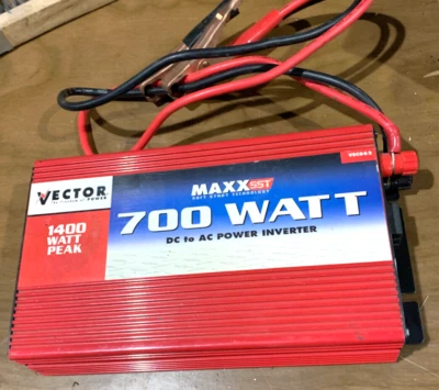 VECTOR MAXX 700 WATT DC TO AC POWER INVERTER 700 PEAK WATTS - WORKS PERFECTLY - Image 1 of 4