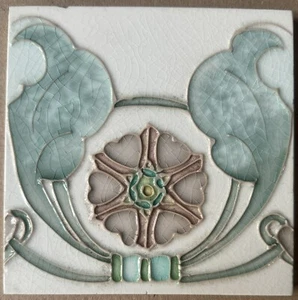 INGLATERRA - AZULEJO MAYÓLICA ANTIGUO ART NOUVEAU c1900 - Imagen 1 de 3