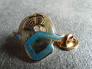 RARE PINS PIN'S - HUTCHINSON - PNEU - CAOUTCHOUC - AMILLY - DEFENSE ET SECURITE - Imagen 1 de 3