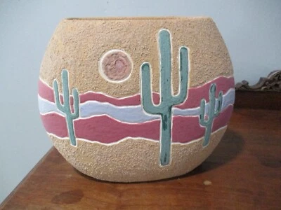 Vaso de arenito vintage do sudoeste com coiote uivando para a lua - Imagem 1 de 4