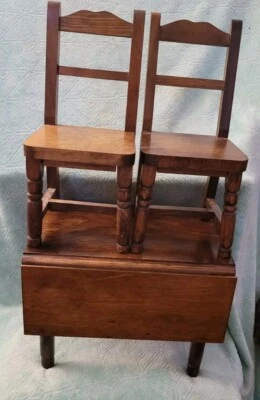 Mesa e cadeiras American Girl Molly's Wood Drop Leaf com caixa e almofadas ~ LEIA - Imagem 1 de 4