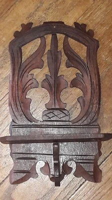 Antica Mensolina In Noce Intagliata A Mano - Immagine 1 di 4