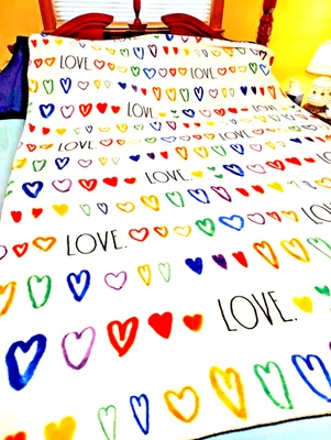 Manta grande multicolor Rae Dunn Love Hearts 50 x 70" adolescentes niños usada en excelente estado Foto 1 de 4