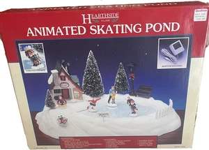 Adattatore villaggio di Natale vintage Lemax Hearthside Natale animato pattinaggio stagno - Foto 1 di 14