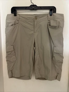 Women’s Columbia 100% Nylon Beige Cargo Shorts Size 12 Omni Shade - Picture 1 of 5