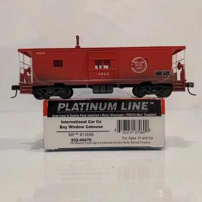 WEATHERED Walthers 932-40470 HO Missouri Pacific Lines Bay Window Caboose #13666 - Image 1 of 4