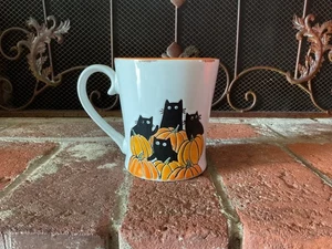 2022 SPECTRUM DESIGNZ COFFEE OR TEA MUG BLACK ORANGE PUMPKIN BLACK CATS MINT - Picture 1 of 7