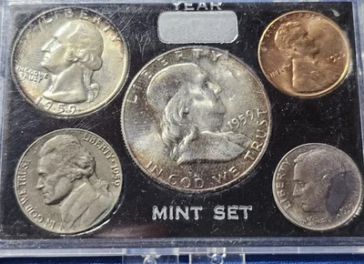 A 1959 Brilliant Uncirculated Coin  Set -   Plastic Holder   Philadelphia Mint - Image 1 of 2