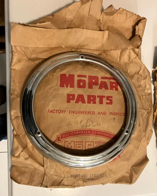Mopar Chrome Automobile Headlamp Door #1148824 Right, 1946-1948 Plymouth NOS - Imagem 1 de 4