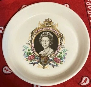 Queen Elizabeth II Silver Jubilee Small Dish Made In England 4 1/2” Diameter - Picture 1 of 2
