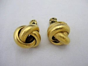 PAIR OF VINTAGE MONET GOLDTONE "KNOT" EARRINGS - CLIP-ON STYLE - Picture 1 of 6
