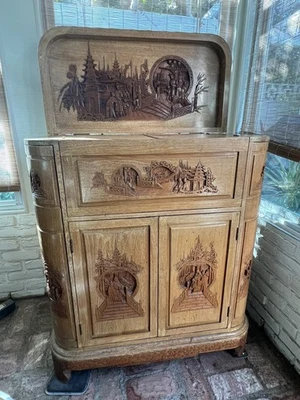 Armario de licores de bar chino moderno vintage de mediados de siglo George Zee Foto 1 de 4