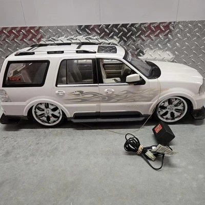 Vtg Fastlane Rc 1/6 Scale Lincoln Navigator SUV Car Light Up Mp3 Untested As Is - Image 1 of 4
