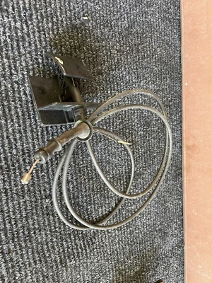 Cable de liberación del capó Chevrolet Cavalier 95-05 OEM 1995-2005 Foto 1 de 4