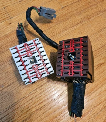 Ford F150 F250 1997 1998 OEM relé caja de fusibles F85B-14A067-AA arnés de cables coletas Foto 1 de 4