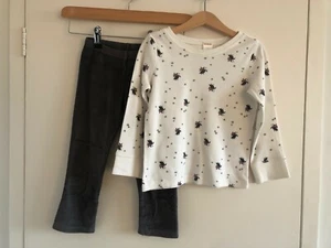 Marks and Spencers girl's Christmas penguin pyjamas, age 4, VGUC - Picture 1 of 4