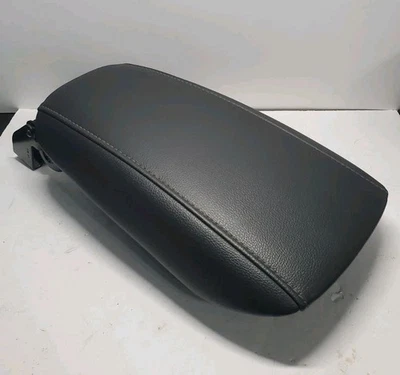 Черная кожаная крышка подлокотника в сборе для центральной консоли Ford Fusion 2013-2016 годов выпуска - Изображение 1 из 4