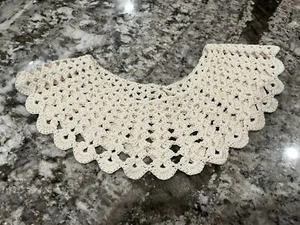 VINTAGE HANDMADE CROCHETED LACE COLLAR  - Excellent Condition! - Picture 1 of 5