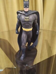WARNER BROS~~STUDIO STORE BATMAN LIMITED ED STATUE OF 5000 PCS 12"~~~AWESOME!