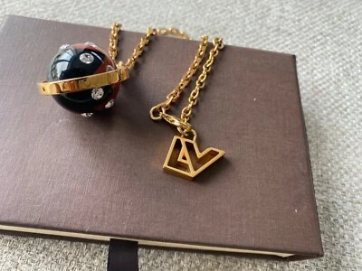 Louis Vuitton Pendentif M66406 Gold Necklace Pedant  Long women with box - Image 1 of 4