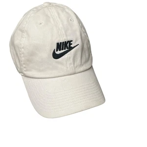 Gorra de béisbol Nike Club con tirantes ajustable blanca con logotipo Swoosh azul - Imagen 1 de 7