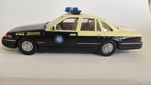 1/24 Scale 1993 Ford Crown Vic P71 Florida Highway Patrol Car 9" Code 3 # 12432 - Picture 1 of 4