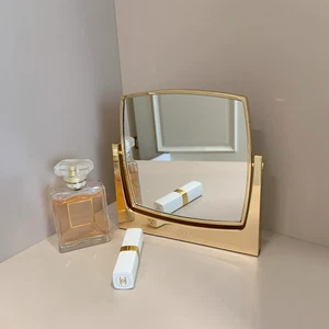 NWT Chanel Double-Sided Zoom Mirror - New In Box - Perfect Gift Luxury Beauty - Picture 1 of 10