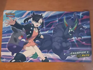 Pokemon TCG: Champion's Path Premium Collection - Marnie Playmat - Bild 1 von 1