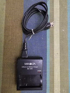 Minolta Lithium Ion BC-200 BATTERY CHARGER with Power Cord - Picture 1 of 6