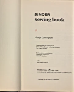 1969 SINGER SEWING BOOK by Gladys Cinningham 1st  ED 5TH PRINTING HardCover - Picture 1 of 5